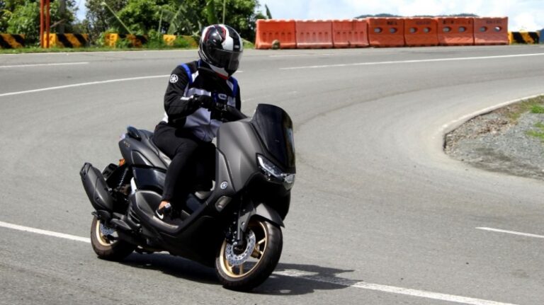 Modifikasi Nmax Hitam Doff Simple yang Membuat Motor Tampak Elegan dan ...